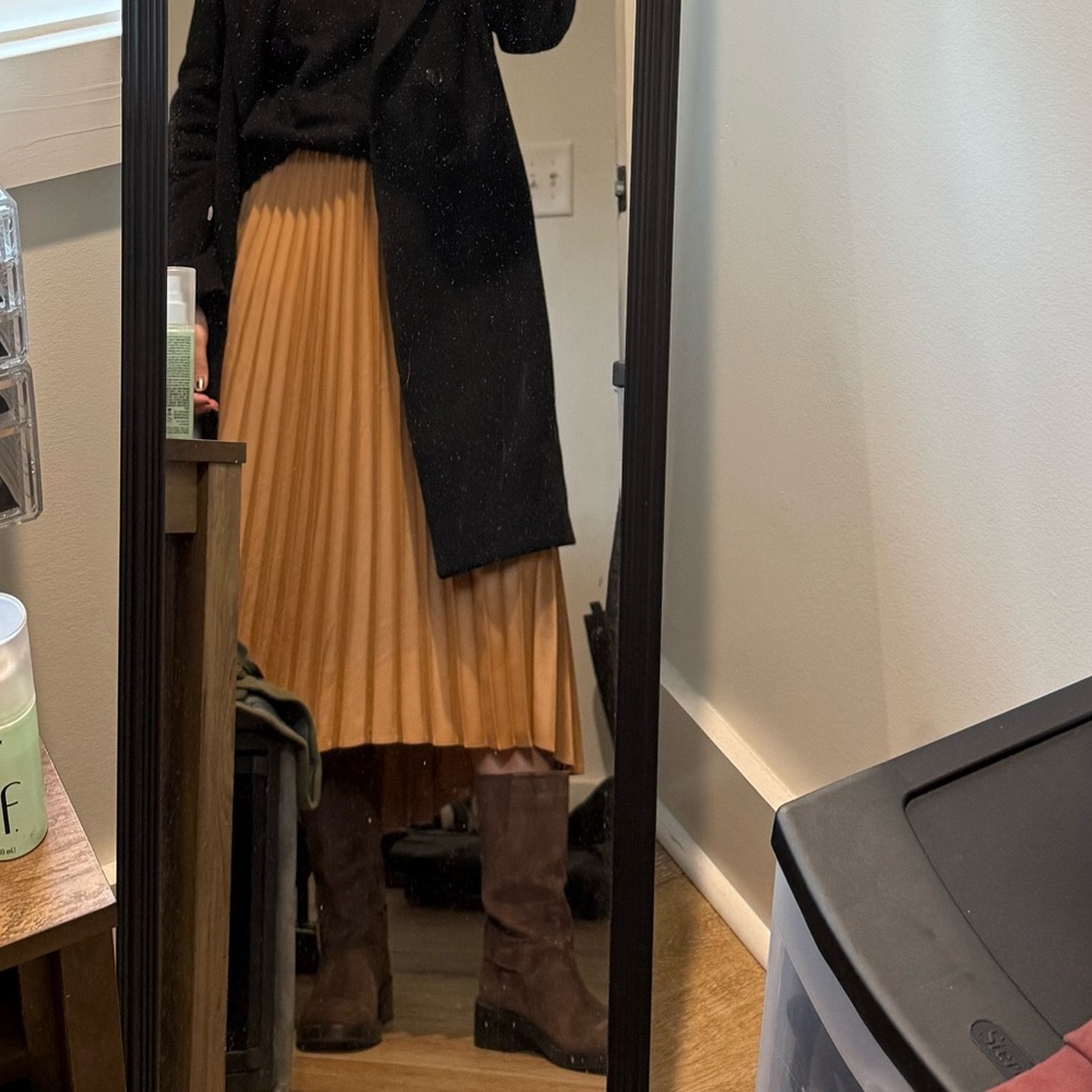 Uniqlo Tan Pleated Midi Skirt